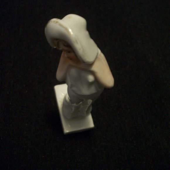 DARLING MADE IN JAPAN SM EDWARDIAN GIRL FIGURINE - Picture 3 of 4